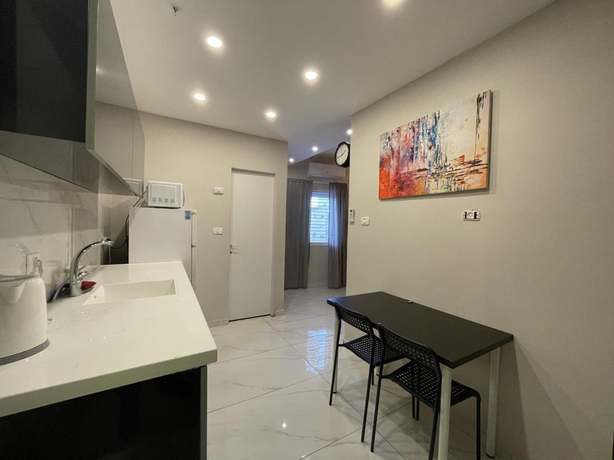 Rothschild 79 Hotell Petach Tikva Exteriör bild
